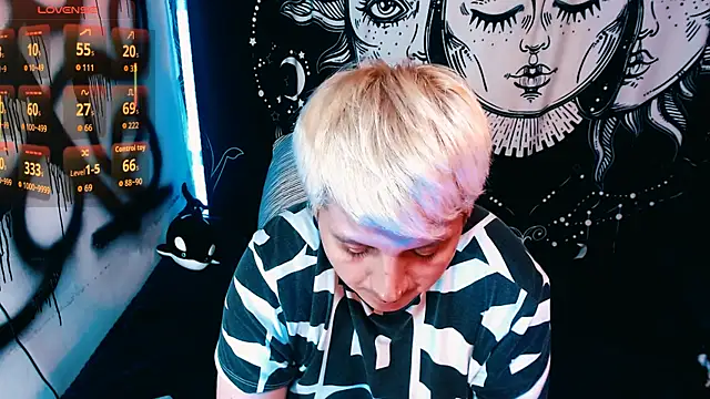 Marieblueeyes 现场性爱视讯表演