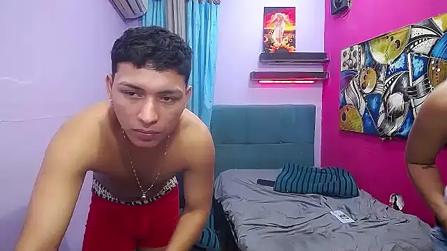 twinks_fuck 现场性爱视讯表演