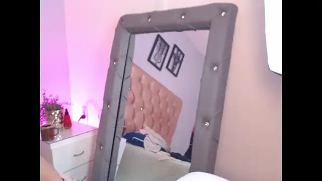 Shedevilboobs69 现场性爱视讯表演