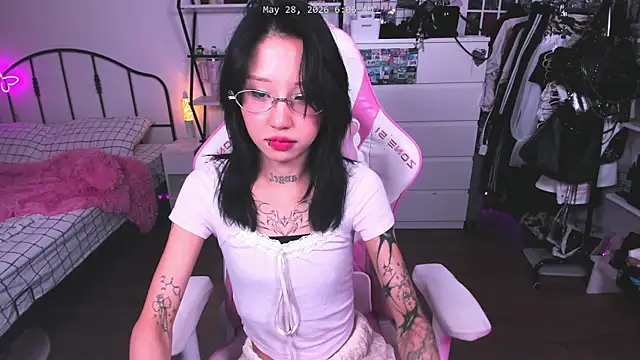 ashleywowmeow 现场性爱视讯表演