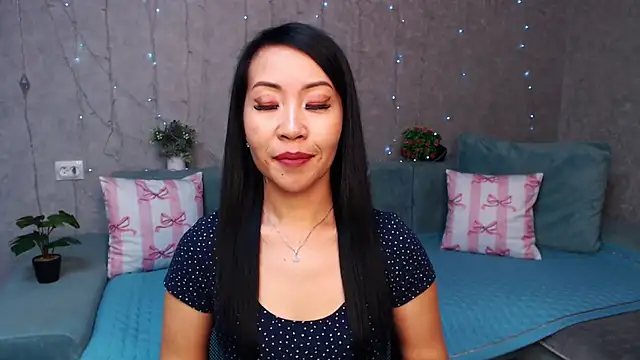 LiaPak 现场性爱视讯表演