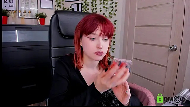 ElizaNik_ 现场性爱视讯表演