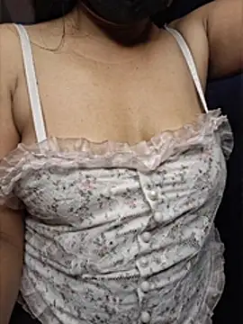 Nisha027 现场性爱视讯表演