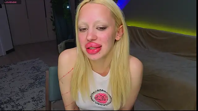 Luna_Beverly 现场性爱视讯表演