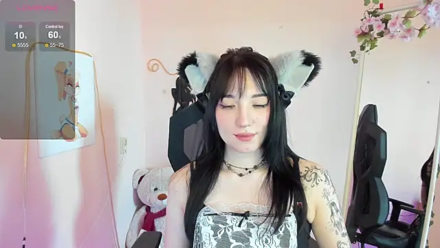 AliceeinWonderlanddd 现场性爱视讯表演