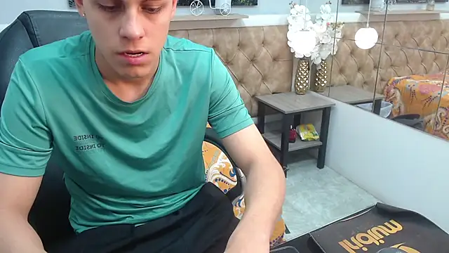 Ethanx18_ 现场性爱视讯表演