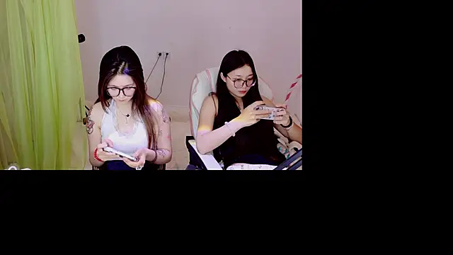 Xiongchumo1120 现场性爱视讯表演