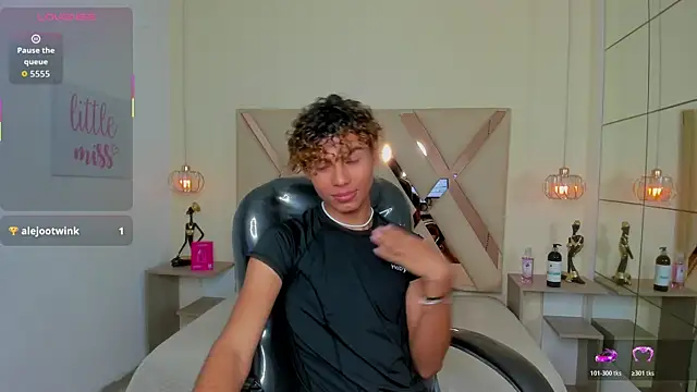 Anyelo_Twink 现场聊天室