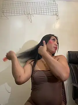 hugecock_tamira 现场性爱视讯表演