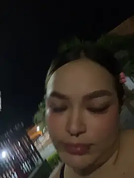 Sofia-_- 现场性爱视讯表演