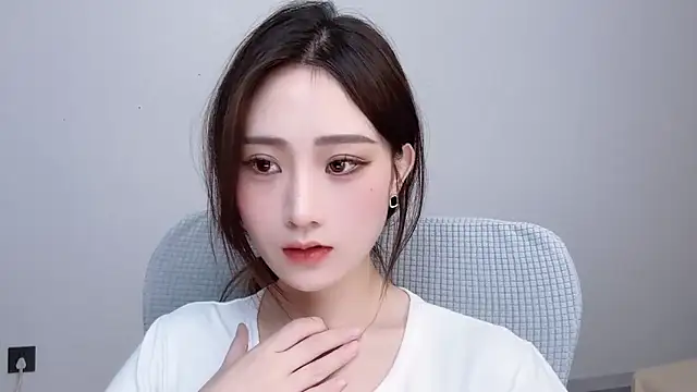_222Mia 现场性爱视讯表演