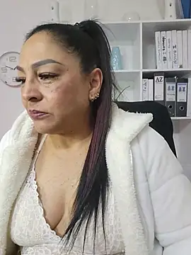 Gina_Myers 现场性爱视讯表演