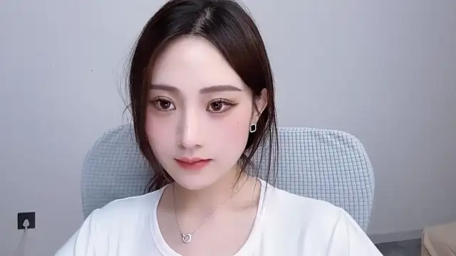 _222Mia 现场聊天室