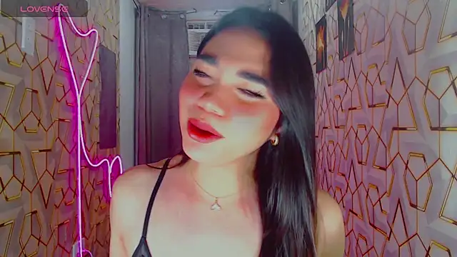 DreamGirlMia 现场性爱视讯表演