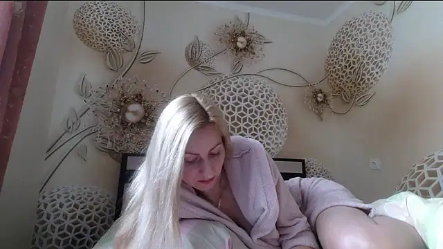 Yourrealgirl 现场性爱视讯表演