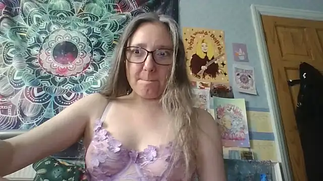 Izzylove47 现场聊天室