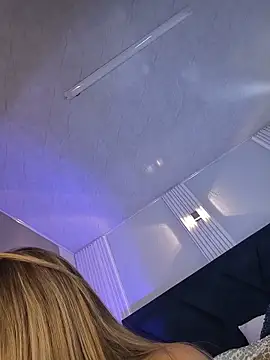 MollyCruz 现场性爱视讯表演