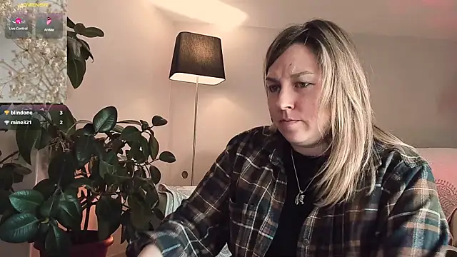 5_in_one's Live XXX Chat