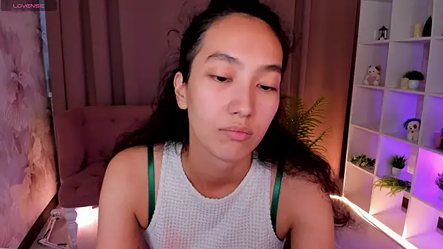FlirtyAura's Live XXX Chat
