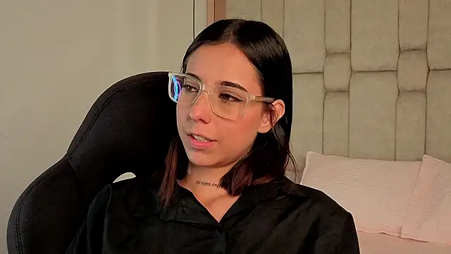 TinyVelvet's Live XXX Chat