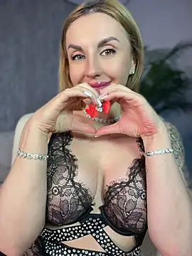 MilfNextDoor20's Live XXX Chat