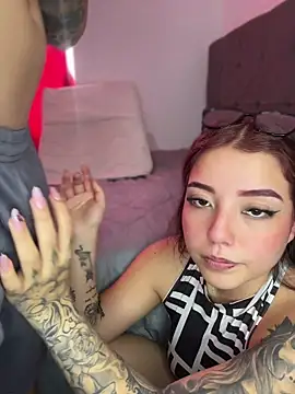 sarah_and_taylor's Live XXX Chat