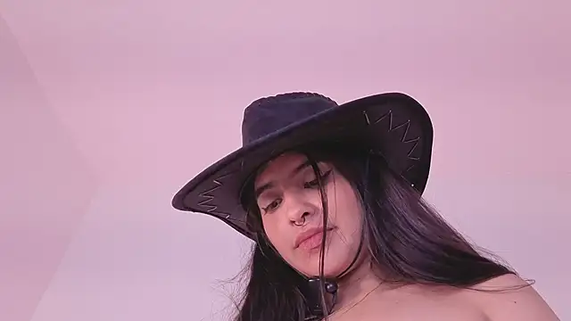 elenna_salvatoree's Live XXX Chat