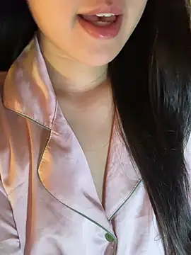 Uyennii02's Live XXX Chat