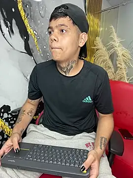 samael_betancurt7's Live XXX Chat