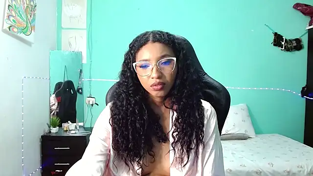 sensitive_brunette's Live XXX Chat