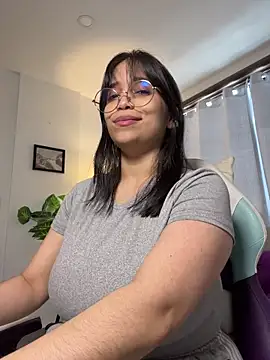 tati_reyess' Live XXX Chat