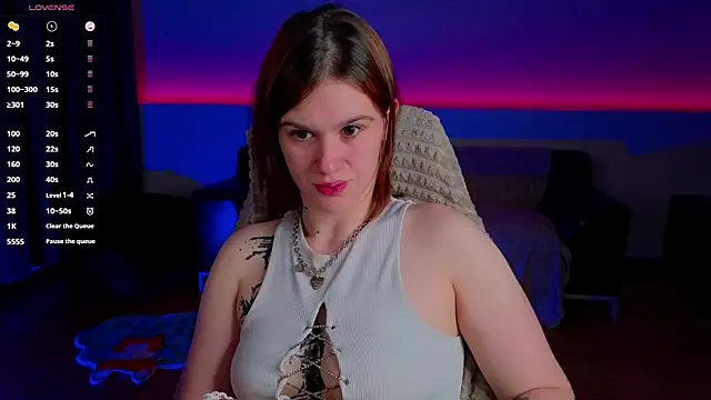 LoraPuffs' Live XXX Chat