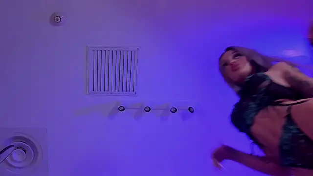 ArianaXO_'s Live XXX Chat