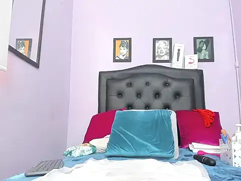 monalind220's Live XXX Chat