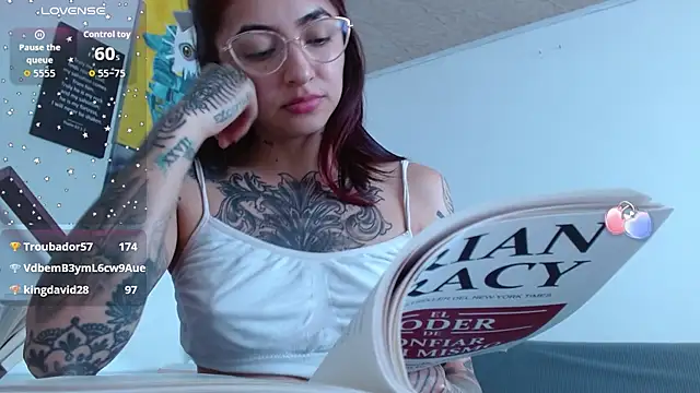 ZoeBakers_'s Live XXX Chat