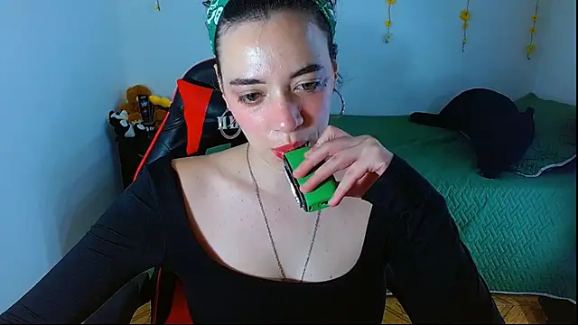 sajecrismaa's Live XXX Chat