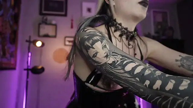 insania_9999_'s Live XXX Chat
