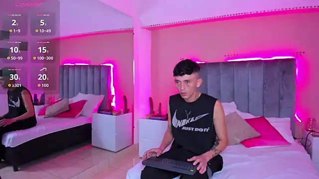 ARIANA_CRI-X's Live XXX Chat