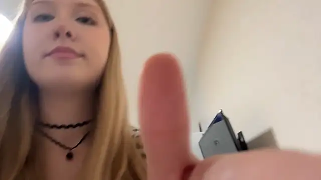 JoltingSmile's Live XXX Chat