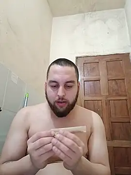 matvaz21cm's Live XXX Chat