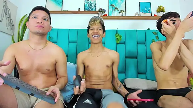 AverageDirtyBoys' Live XXX Chat