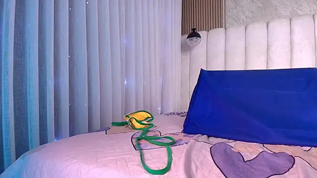 celeste_moonx's Live XXX Chat