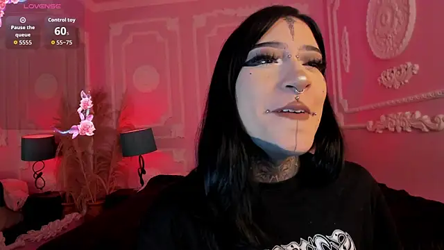 Kat_VonDe's Live XXX Chat
