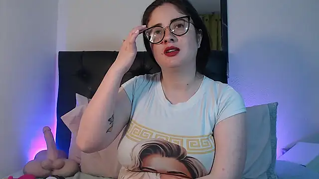 KrystalAdams' Live XXX Chat