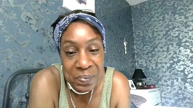 EbonyBlue-x's Live XXX Chat