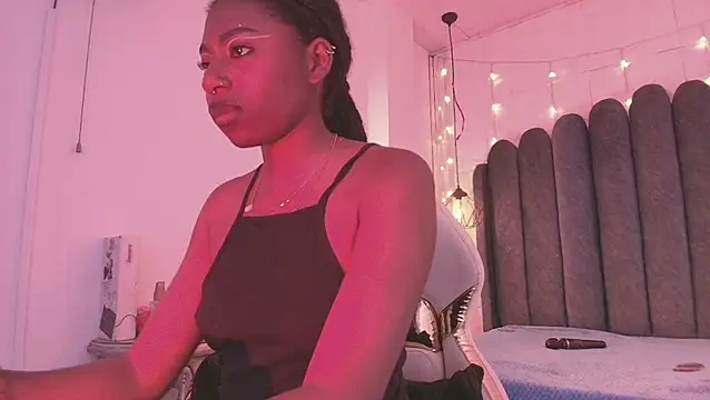 Queen_perla_'s Live XXX Chat