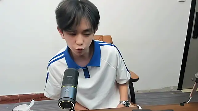 JKQ_334's Webcam Show
