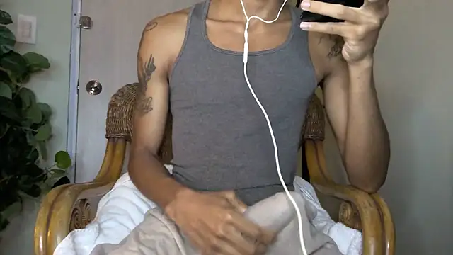 BlackBullTitus' Live XXX Chat