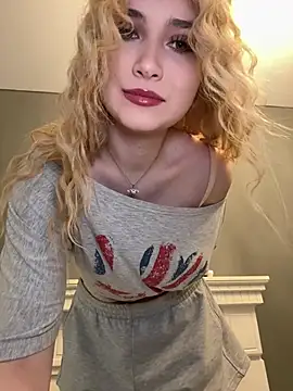 MarlboroWeb - Take off my jeans+Flash my sexy Ass