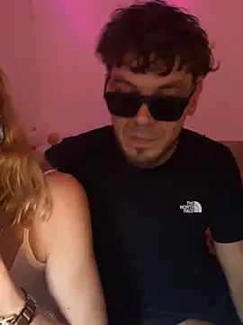 MissGoldieB - IL SUCE ME DOIGTE